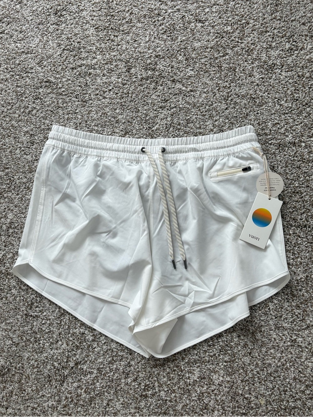 NWT Vuori Clementine Short 2.0 4”Inseam Size XL White